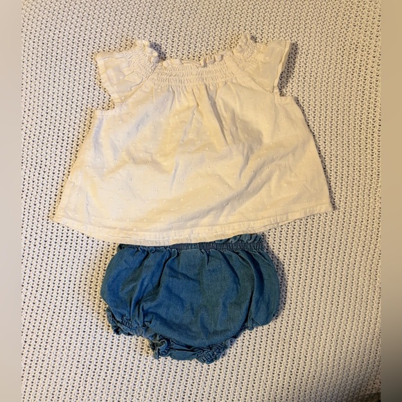 Old Navy Cream Textured Baby 2 pc Outfit - Picture 2 of 4